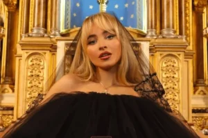 Padre de Nova York é afastado após polêmica com videoclipe de Sabrina Carpenter em igreja