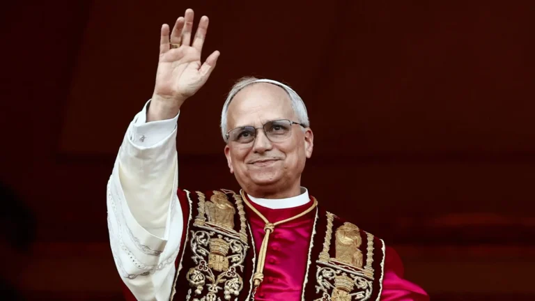 Leão XIV: Novos Santos e a Chama da Fé que Ilumina a Vida Cristã