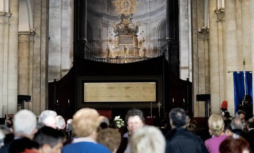 O Mistério das Relíquias Sagradas: Sudário e a Lança do Destino