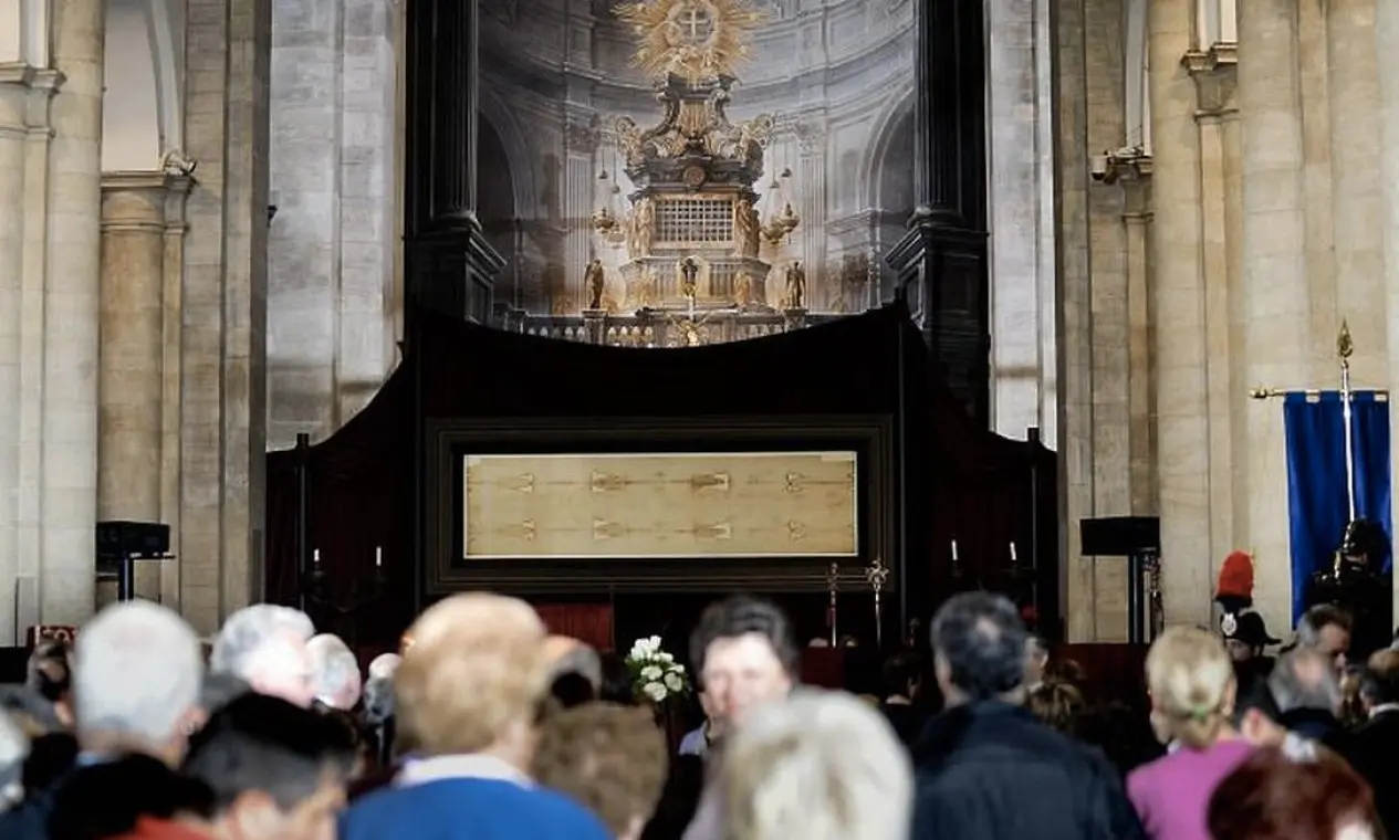 O Mistério das Relíquias Sagradas: Sudário e a Lança do Destino